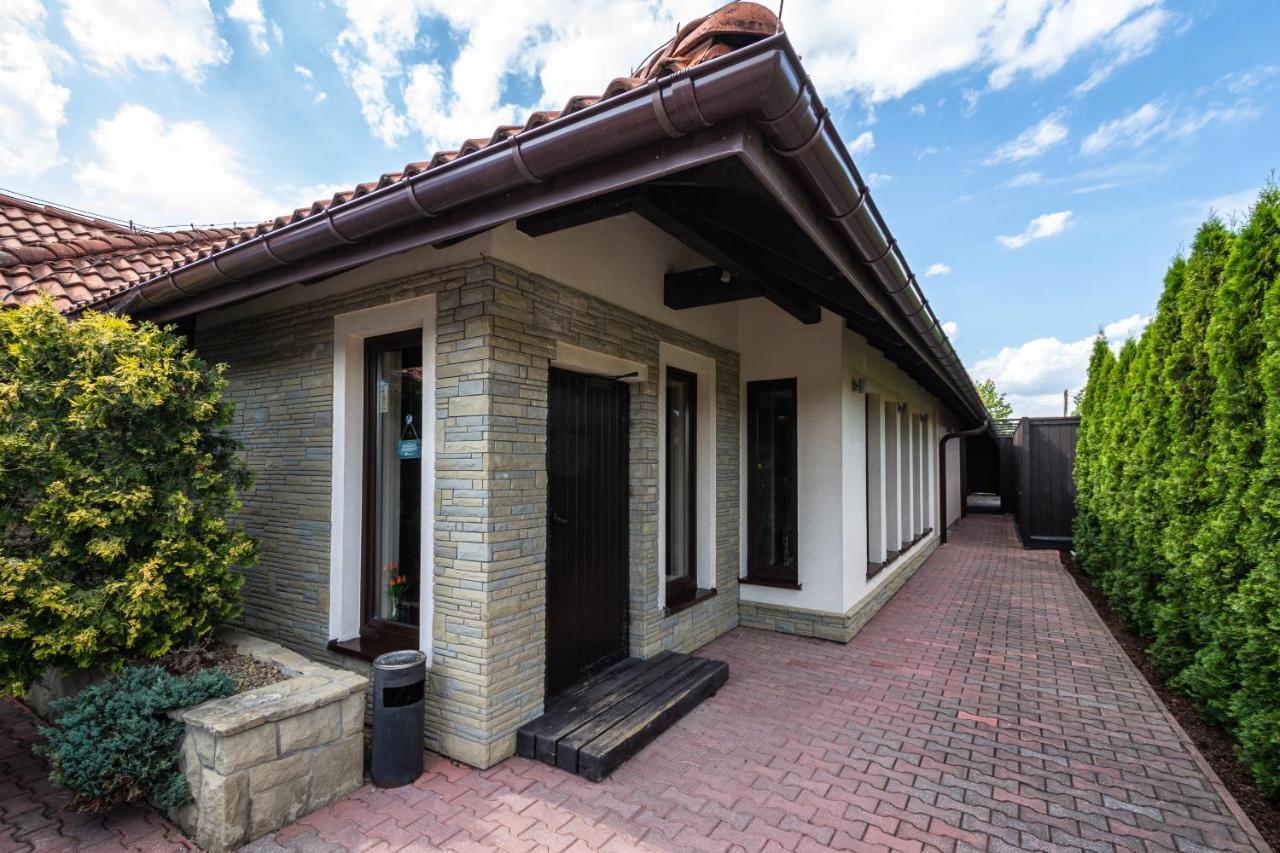 Hotel I Restauracja Stara Kuznia 多布奇采 外观 照片