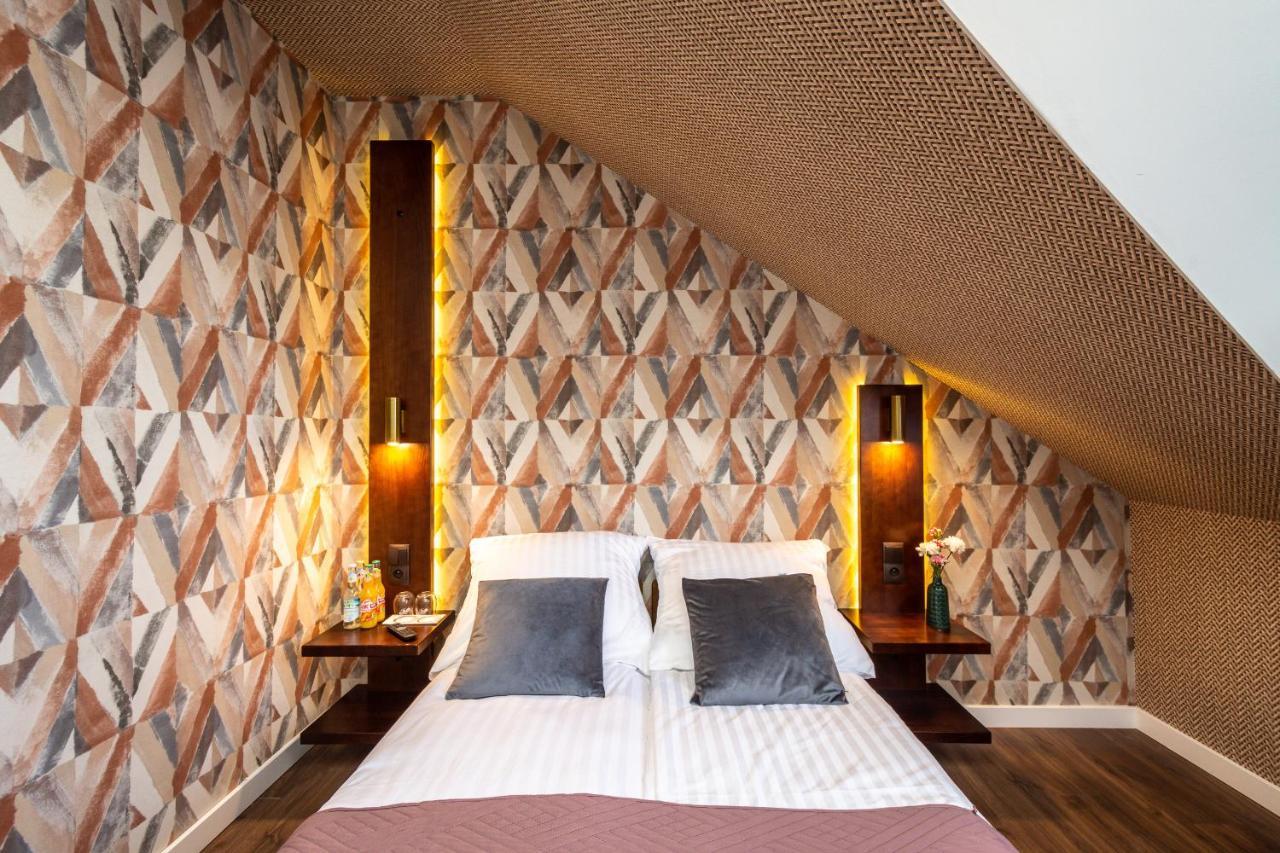 Hotel I Restauracja Stara Kuznia 多布奇采 外观 照片
