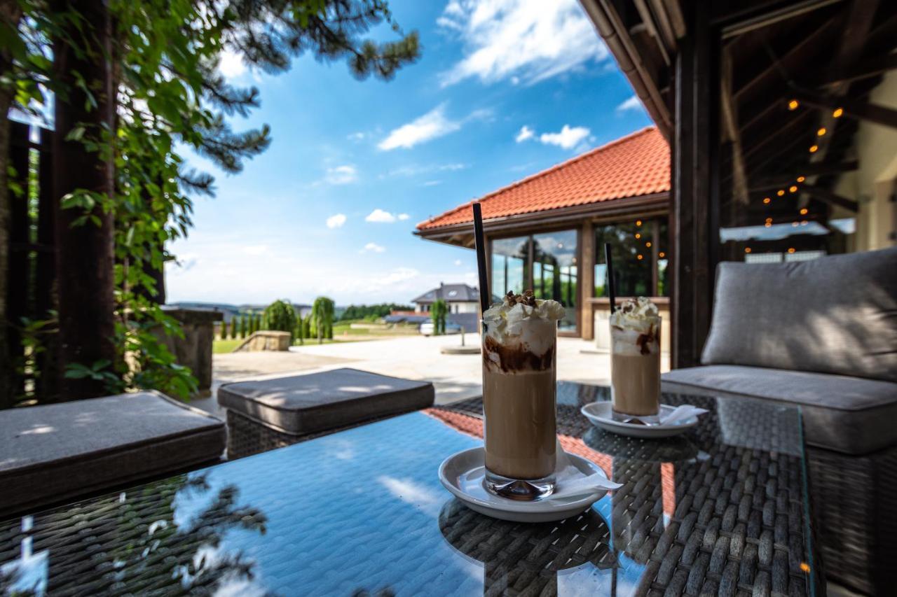 Hotel I Restauracja Stara Kuznia 多布奇采 外观 照片