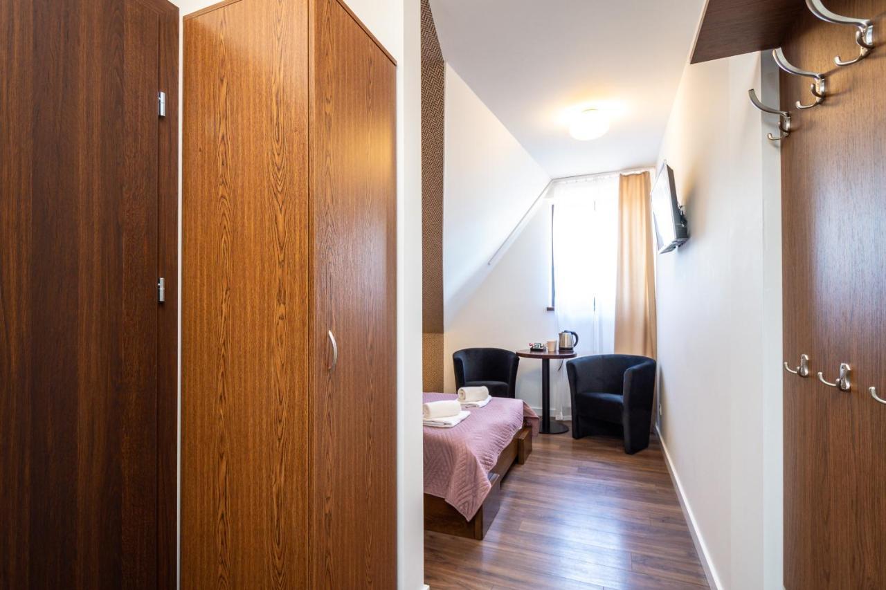 Hotel I Restauracja Stara Kuznia 多布奇采 外观 照片