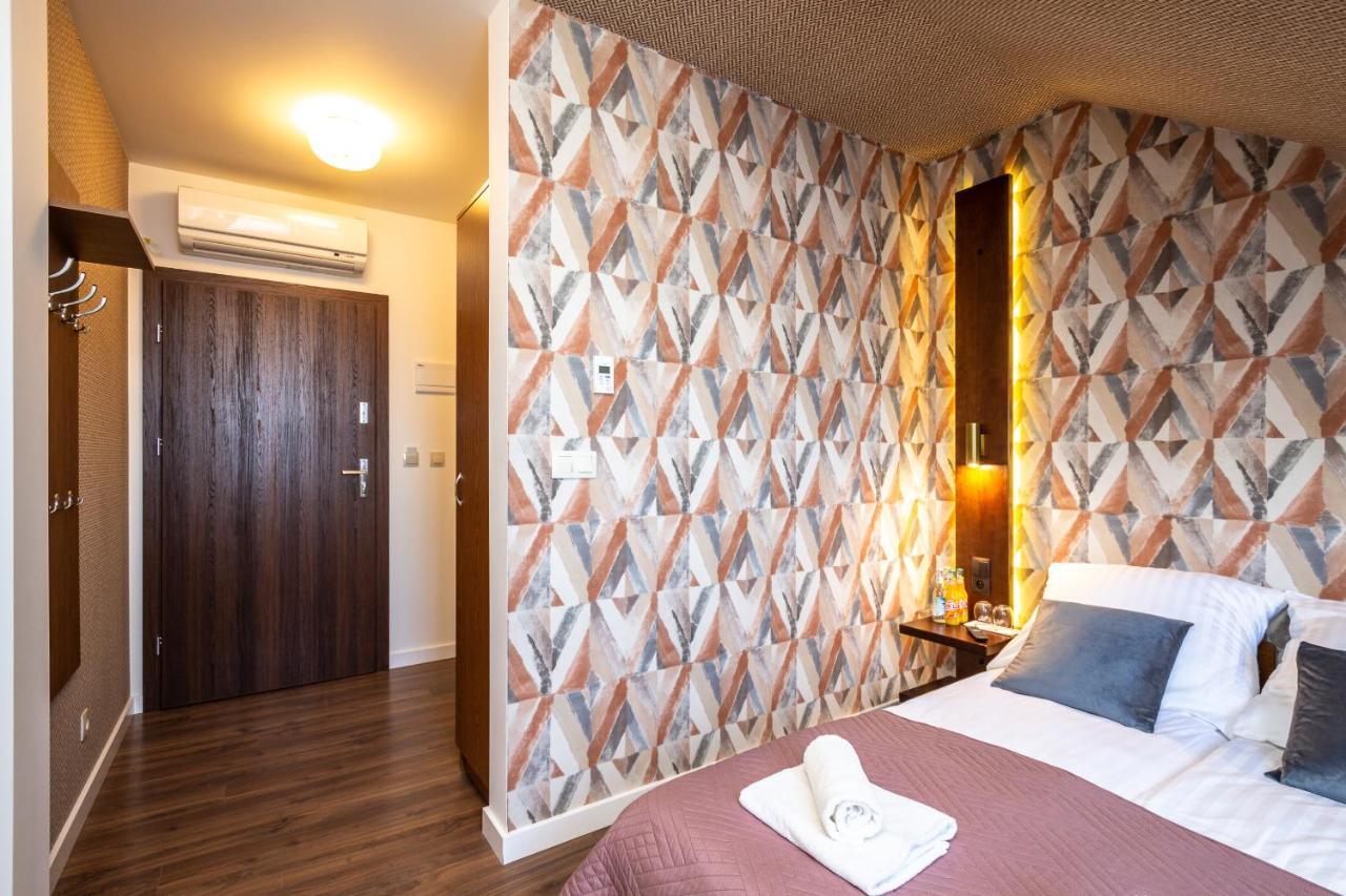 Hotel I Restauracja Stara Kuznia 多布奇采 外观 照片