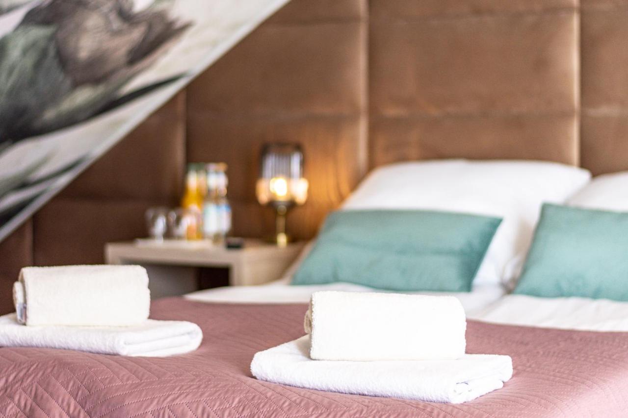 Hotel I Restauracja Stara Kuznia 多布奇采 外观 照片